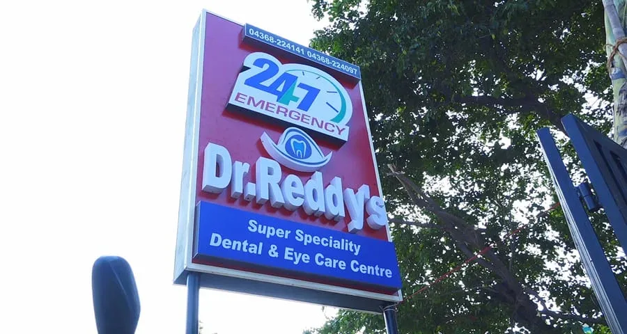 Best Dental & Eye Hospital in Karaikal – Dr. Reddy's 24/7 Emergency Signboard